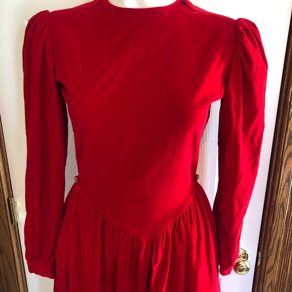 Vtg 70's Norman Shirtmakers Red Velvet Dress - Picture 2 of 9
